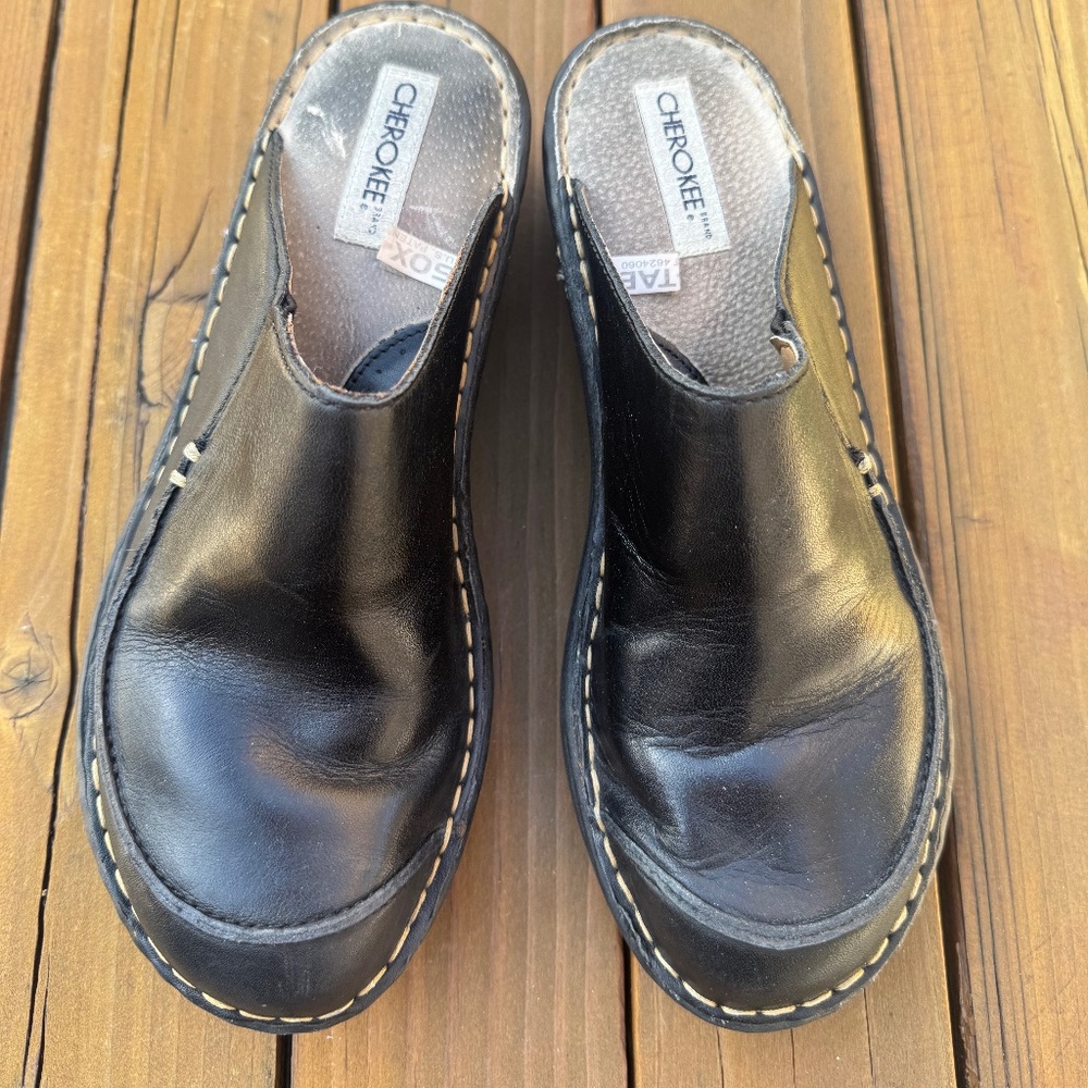 Cherokee Black Leather Clogs - Picture 3 of 10
